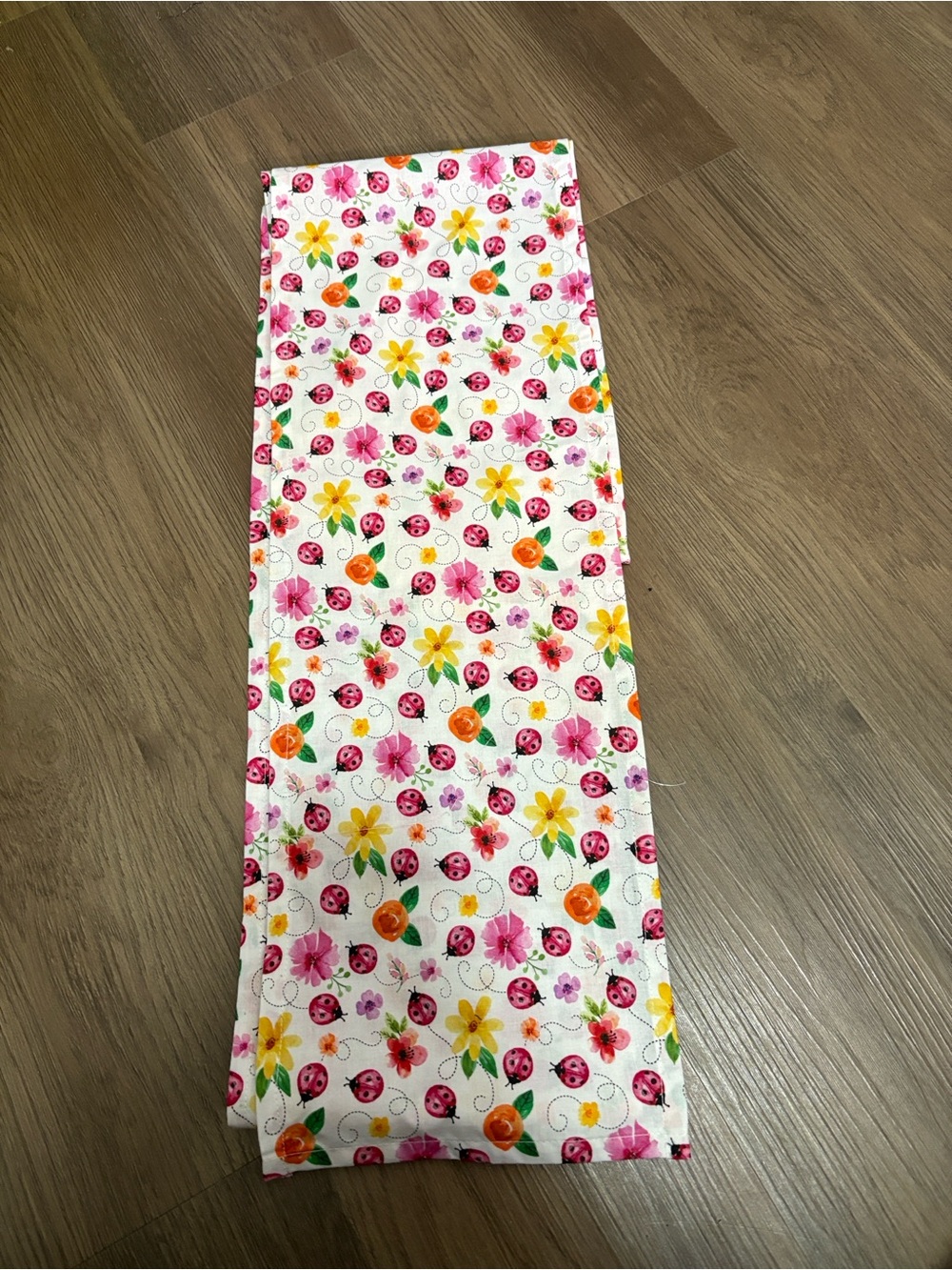 lady bug table runner 9x90